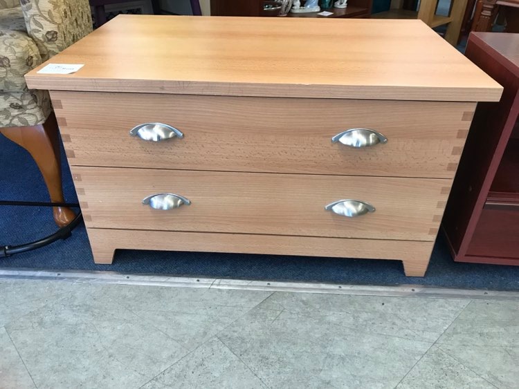 Light wood effect TV unit with 2 drawers